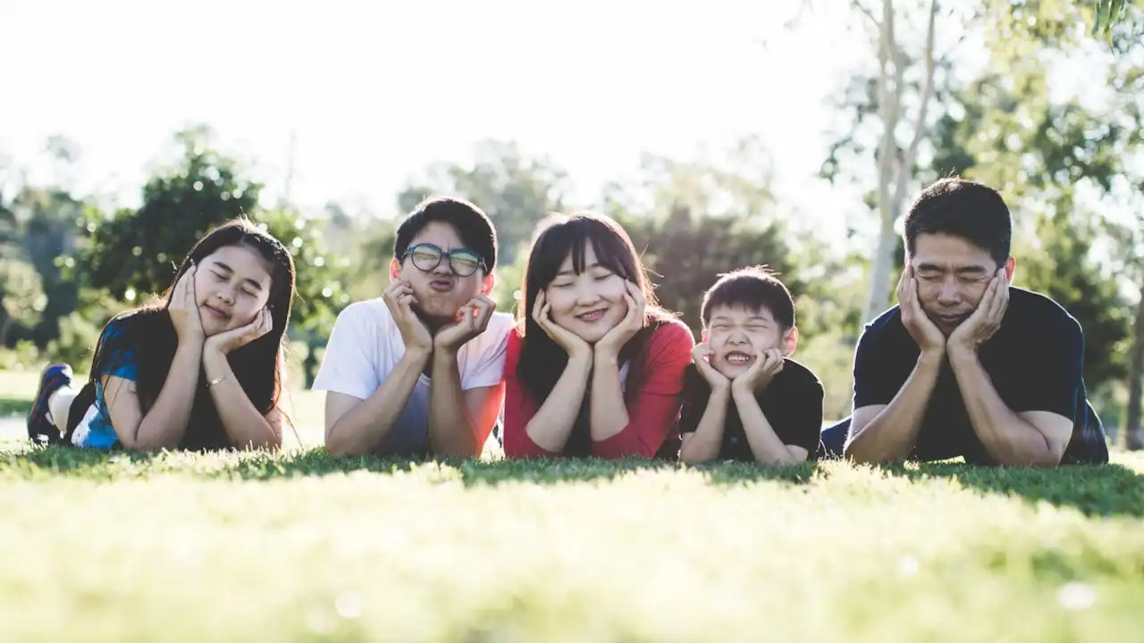 How To Talk About (And Address) Family Members In Chinese